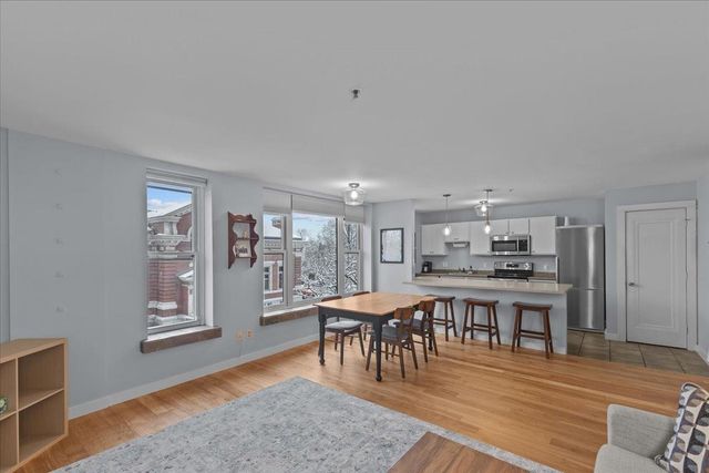 230 College St Apt 8, Burlington, VT 05401