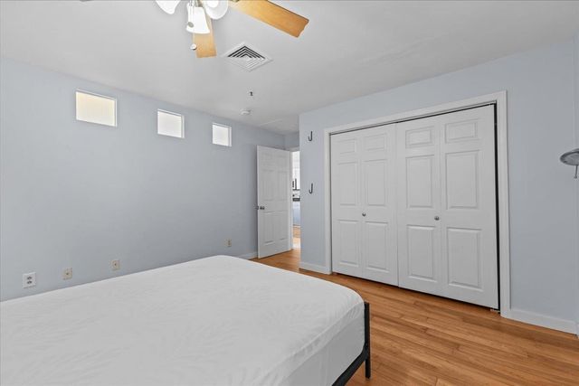 230 College St Apt 8, Burlington, VT 05401