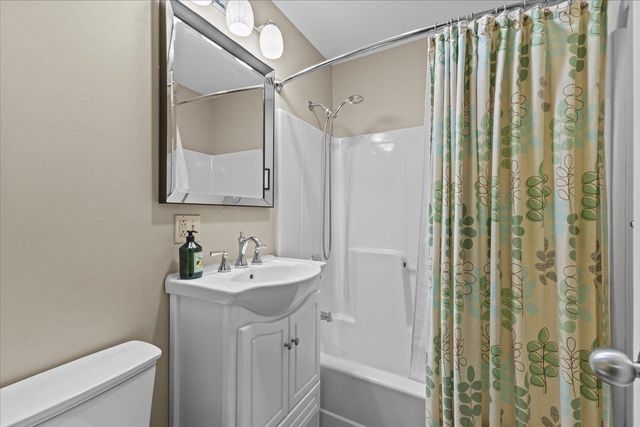 230 College St Apt 8, Burlington, VT 05401