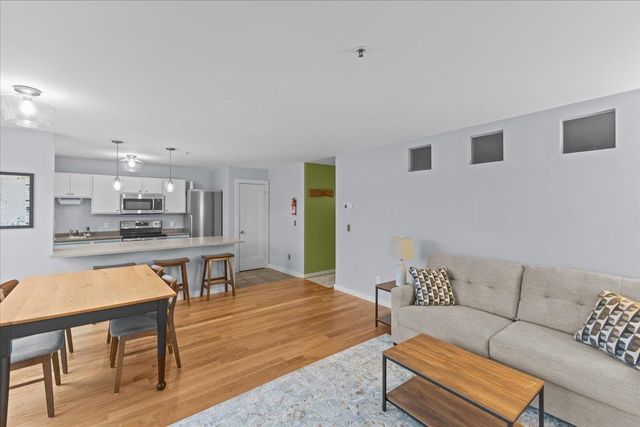 230 College St Apt 8, Burlington, VT 05401