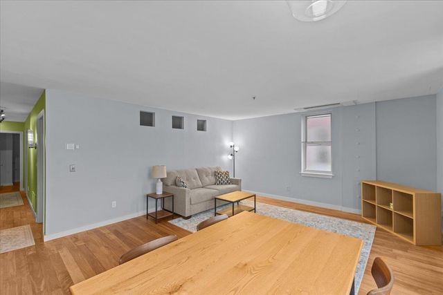 230 College St Apt 8, Burlington, VT 05401