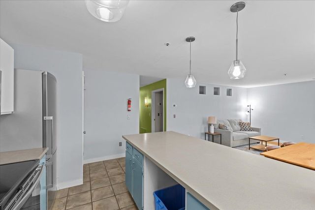 230 College St Apt 8, Burlington, VT 05401