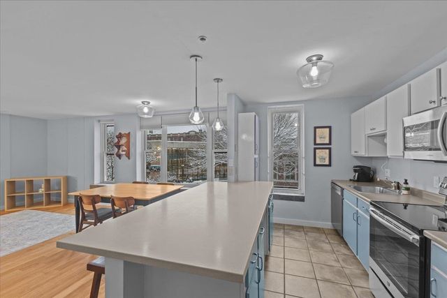 230 College St Apt 8, Burlington, VT 05401