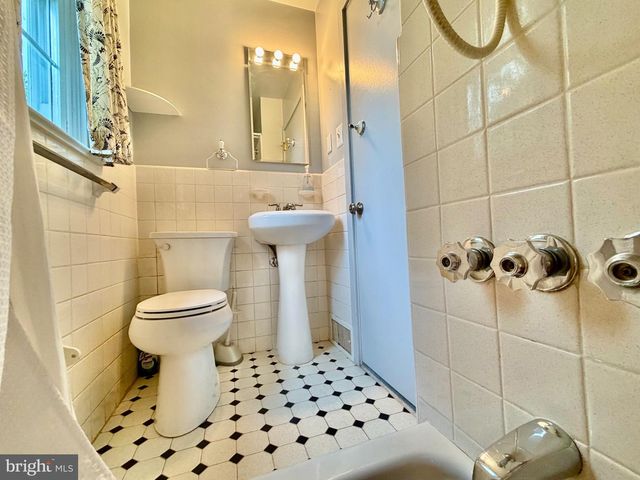 510 LINDLEY RD, Glenside, PA 19038