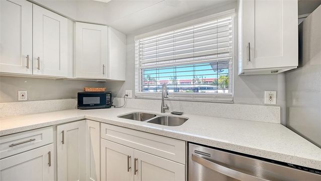 6515 COLONIAL DRIVE, Sarasota, FL 34231