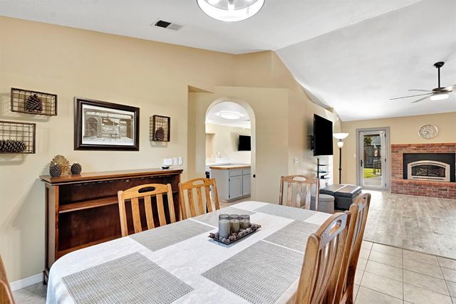 6426 N Fruit Avenue, Fresno, CA 93711