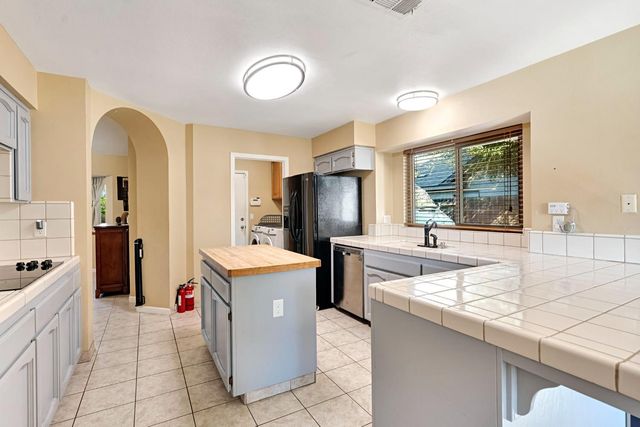 6426 N Fruit Avenue, Fresno, CA 93711