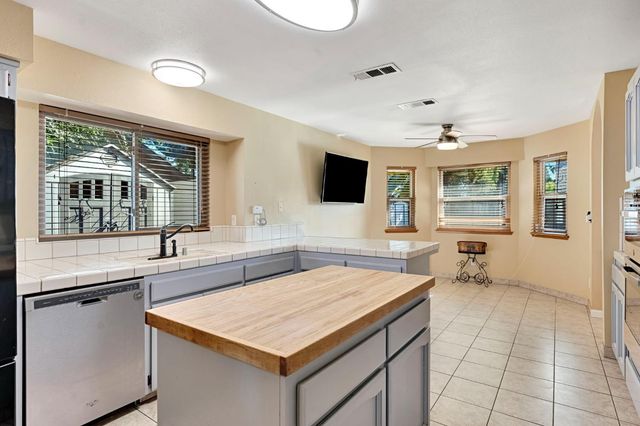 6426 N Fruit Avenue, Fresno, CA 93711