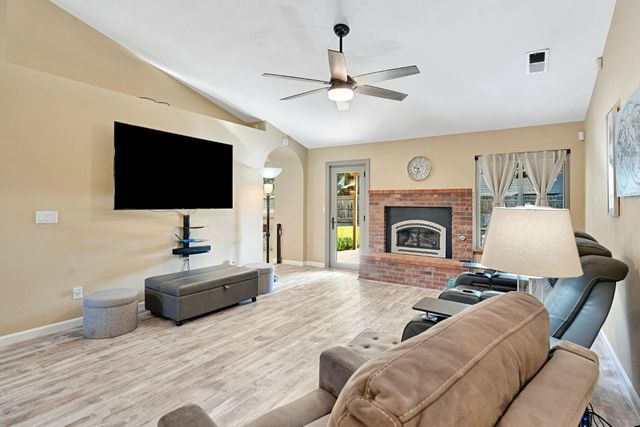 6426 N Fruit Avenue, Fresno, CA 93711