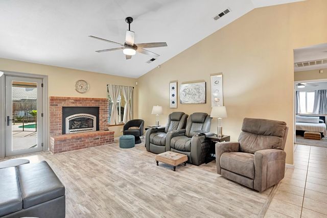 6426 N Fruit Avenue, Fresno, CA 93711