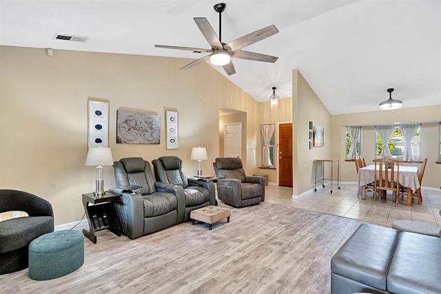6426 N Fruit Avenue, Fresno, CA 93711