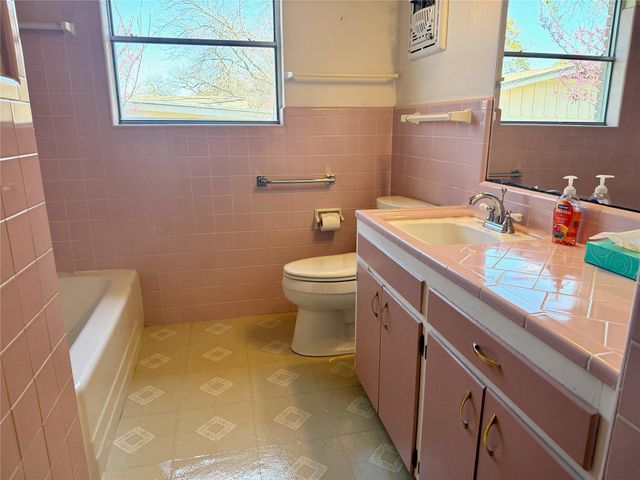 305 W CADDO ST, Austin, TX 78753