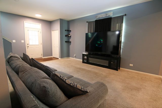 3619 Daisy Lane, Elgin, IL 60124