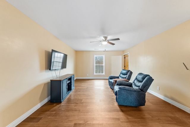 1221 Johnson Branch Rd, Pulaski, TN 38478