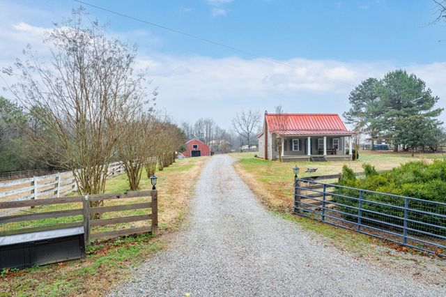 1221 Johnson Branch Rd, Pulaski, TN 38478