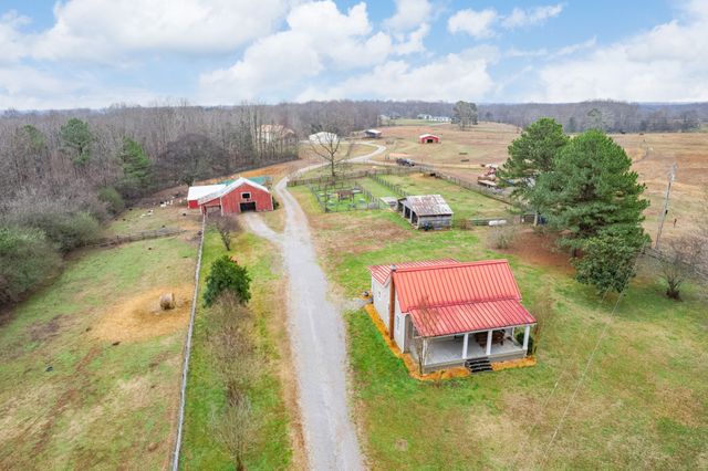 1221 Johnson Branch Rd, Pulaski, TN 38478