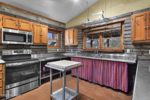 450 Costello Lane, Patagonia, AZ 85624