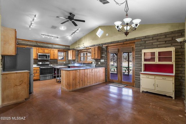 450 Costello Lane, Patagonia, AZ 85624