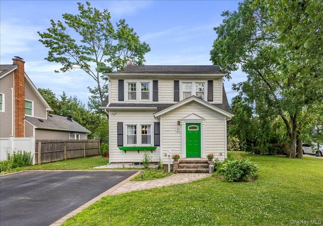 77 Hiawatha Drive, Brightwaters, NY 11718