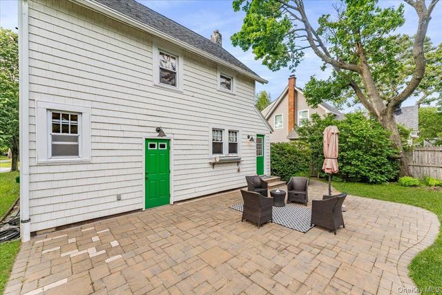 77 Hiawatha Drive, Brightwaters, NY 11718
