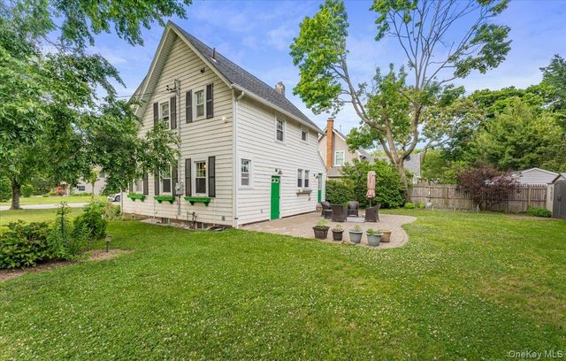 77 Hiawatha Drive, Brightwaters, NY 11718