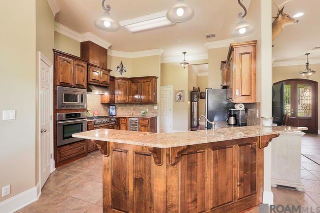 49163 La Hwy 22, St Amant, LA 70774