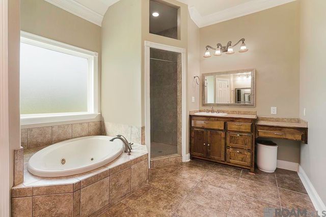 49163 La Hwy 22, St Amant, LA 70774