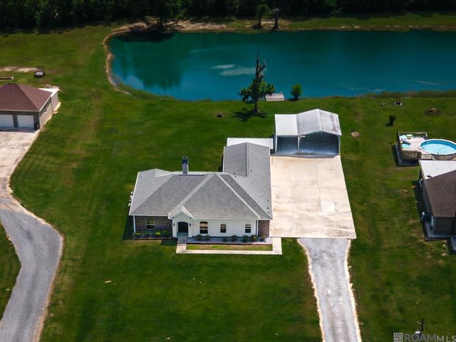 49163 La Hwy 22, St Amant, LA 70774