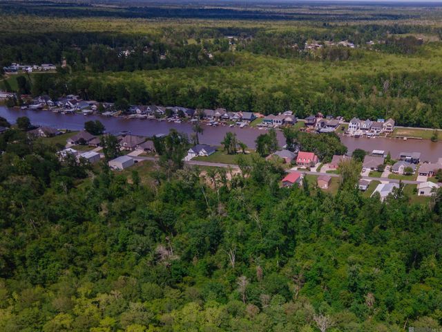 49163 La Hwy 22, St Amant, LA 70774
