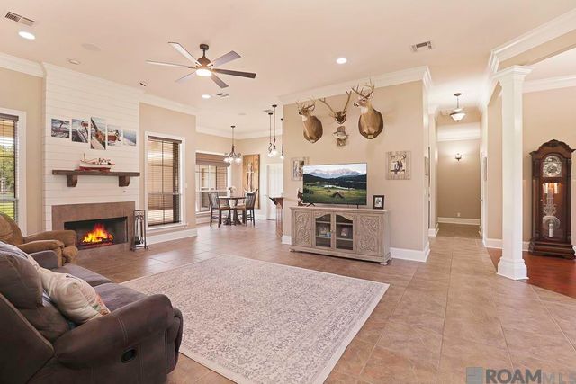 49163 La Hwy 22, St Amant, LA 70774