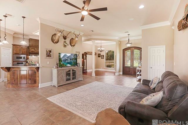 49163 La Hwy 22, St Amant, LA 70774