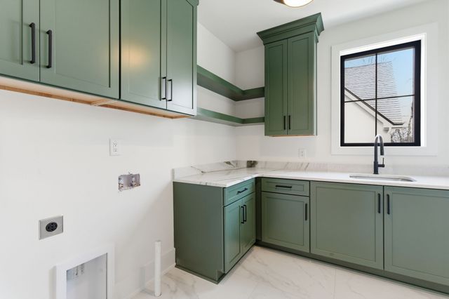 1523 Graybar Ln, Nashville, TN 37215