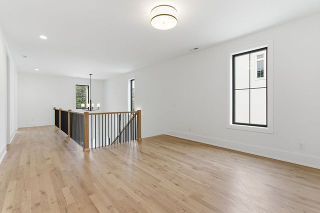 1523 Graybar Ln, Nashville, TN 37215