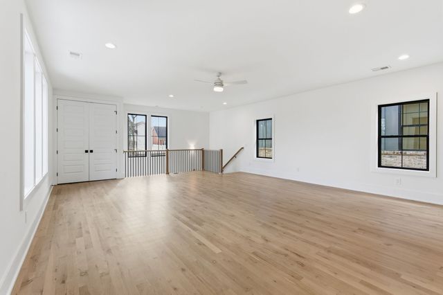 1523 Graybar Ln, Nashville, TN 37215