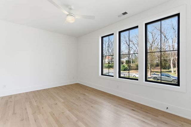 1523 Graybar Ln, Nashville, TN 37215