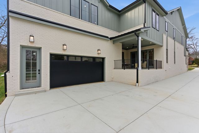 1523 Graybar Ln, Nashville, TN 37215