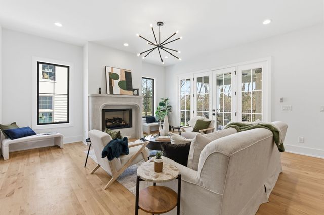 1523 Graybar Ln, Nashville, TN 37215