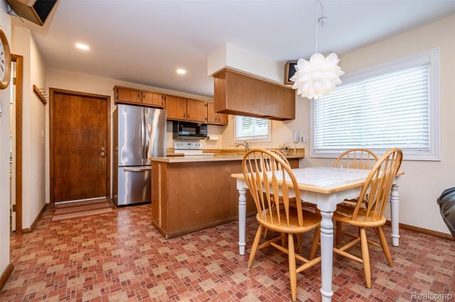 30180 Northgate Drive, Southfield, MI 48076