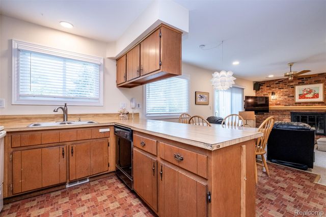 30180 Northgate Drive, Southfield, MI 48076