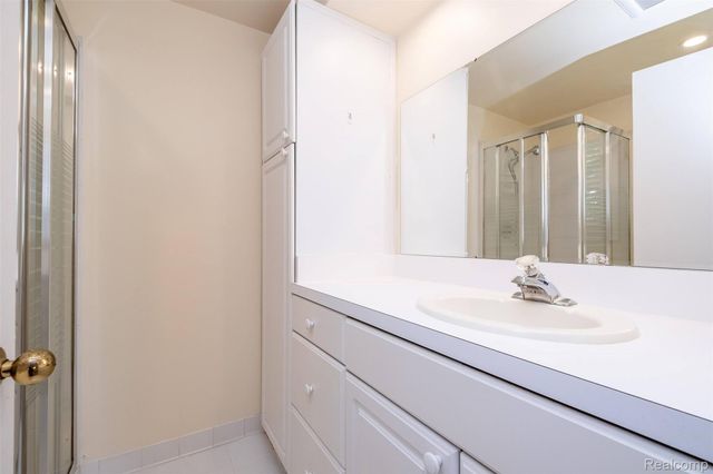 30180 Northgate Drive, Southfield, MI 48076