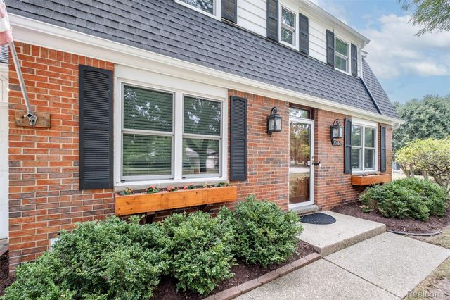 30180 Northgate Drive, Southfield, MI 48076