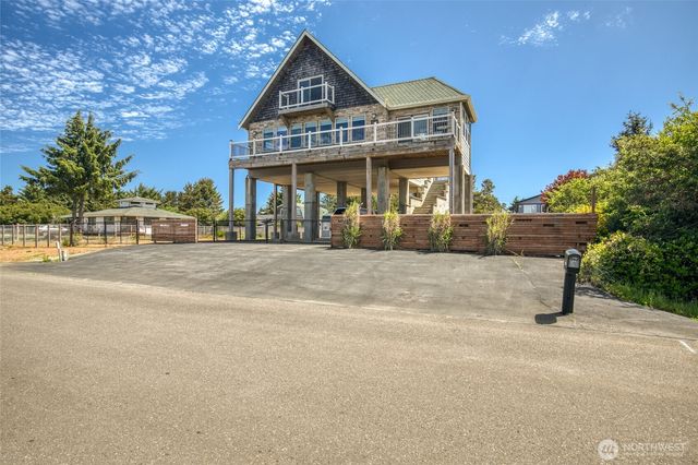 144 Sand Dune Avenue SW, Ocean Shores, WA 98569