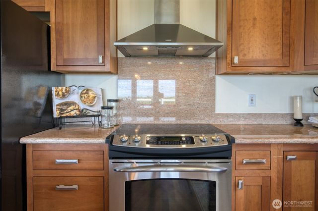 144 Sand Dune Avenue SW, Ocean Shores, WA 98569