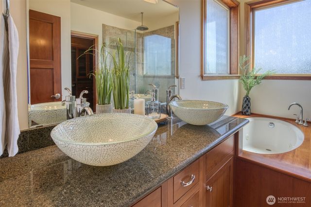 144 Sand Dune Avenue SW, Ocean Shores, WA 98569