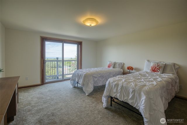 144 Sand Dune Avenue SW, Ocean Shores, WA 98569