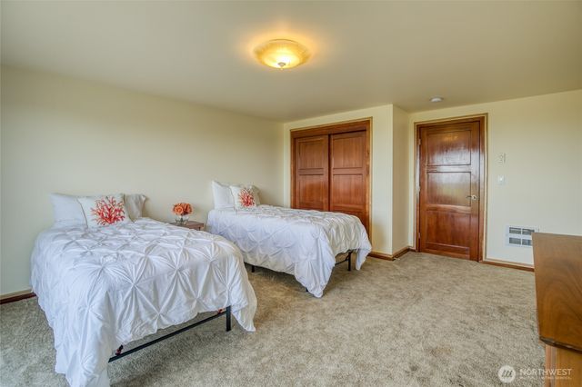 144 Sand Dune Avenue SW, Ocean Shores, WA 98569