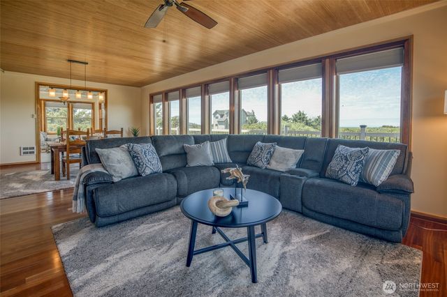 144 Sand Dune Avenue SW, Ocean Shores, WA 98569