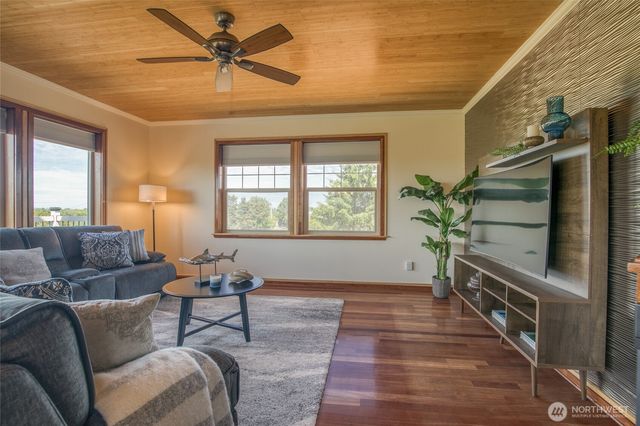 144 Sand Dune Avenue SW, Ocean Shores, WA 98569