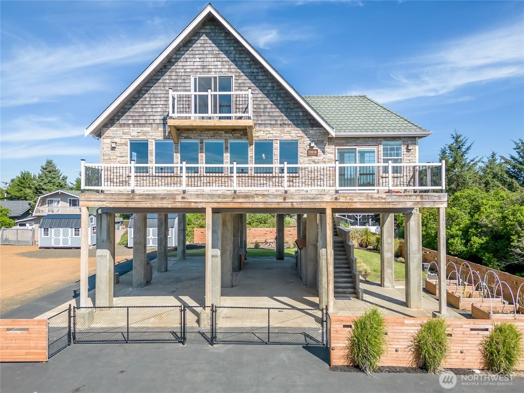 144 Sand Dune Avenue SW, Ocean Shores, WA 98569
