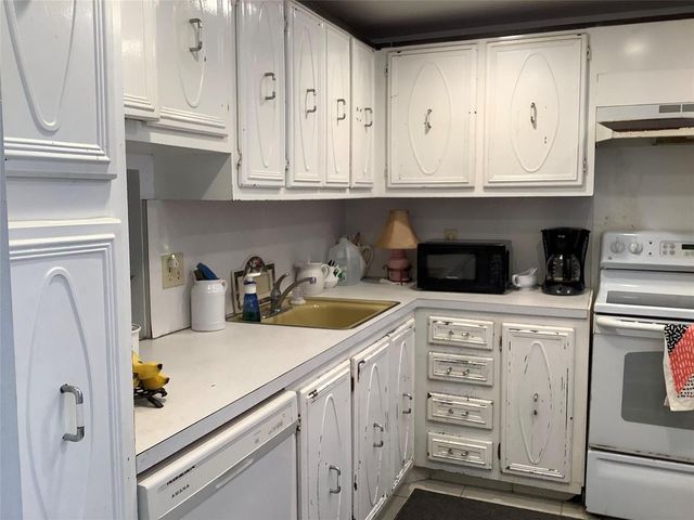 2300 NE 1st Lane 107, Boynton Beach, FL 33435